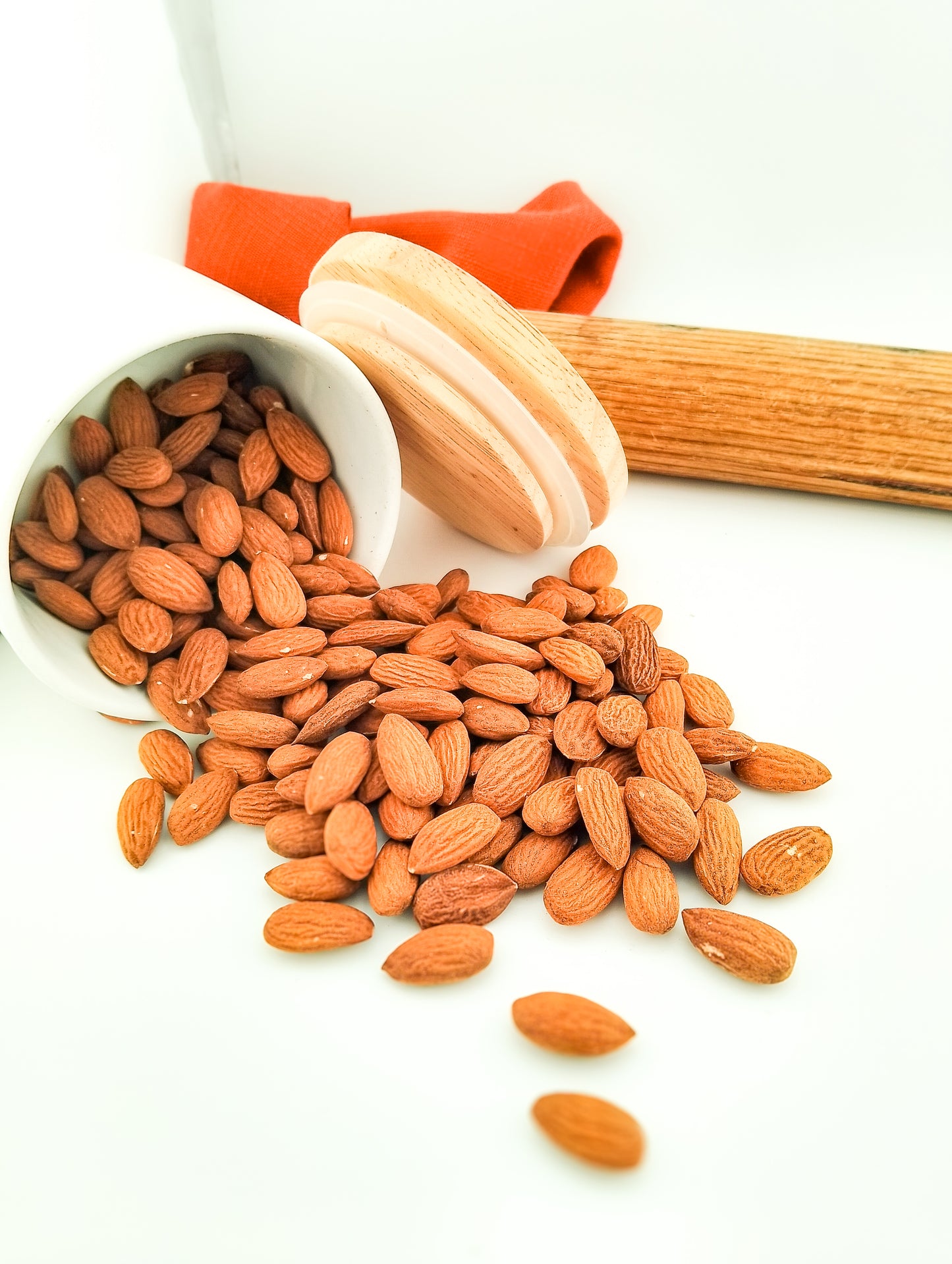 Raw almonds (organic)